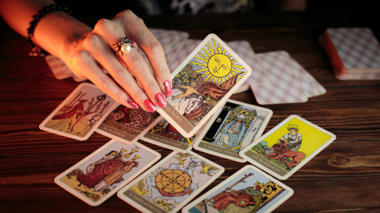 The Basics of Tarot Cards & How They Can Help You